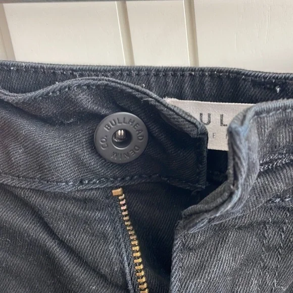 Bullhead Women’s Black Denim Cuffed Low Rise Shorts - Size 9 - Picture 3 of 7